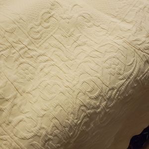 Light Yellow Wuilted Coverlet